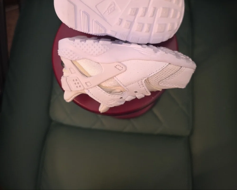 Nike HURARACHES Toddler/Baby White Sneakers - Picture 3 of 4